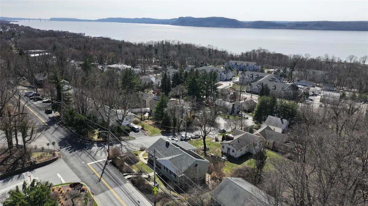 61 Cedar LN, Ossining, NY 10562