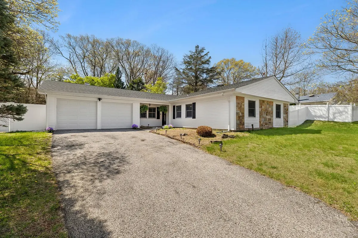 4 Wellsley CT, Coram, NY 11727