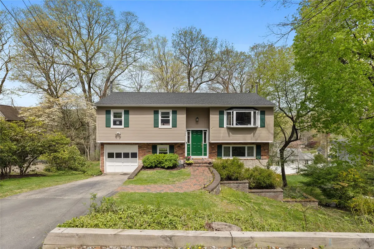 135 Stanwood RD, Bedford Corners, NY 10549