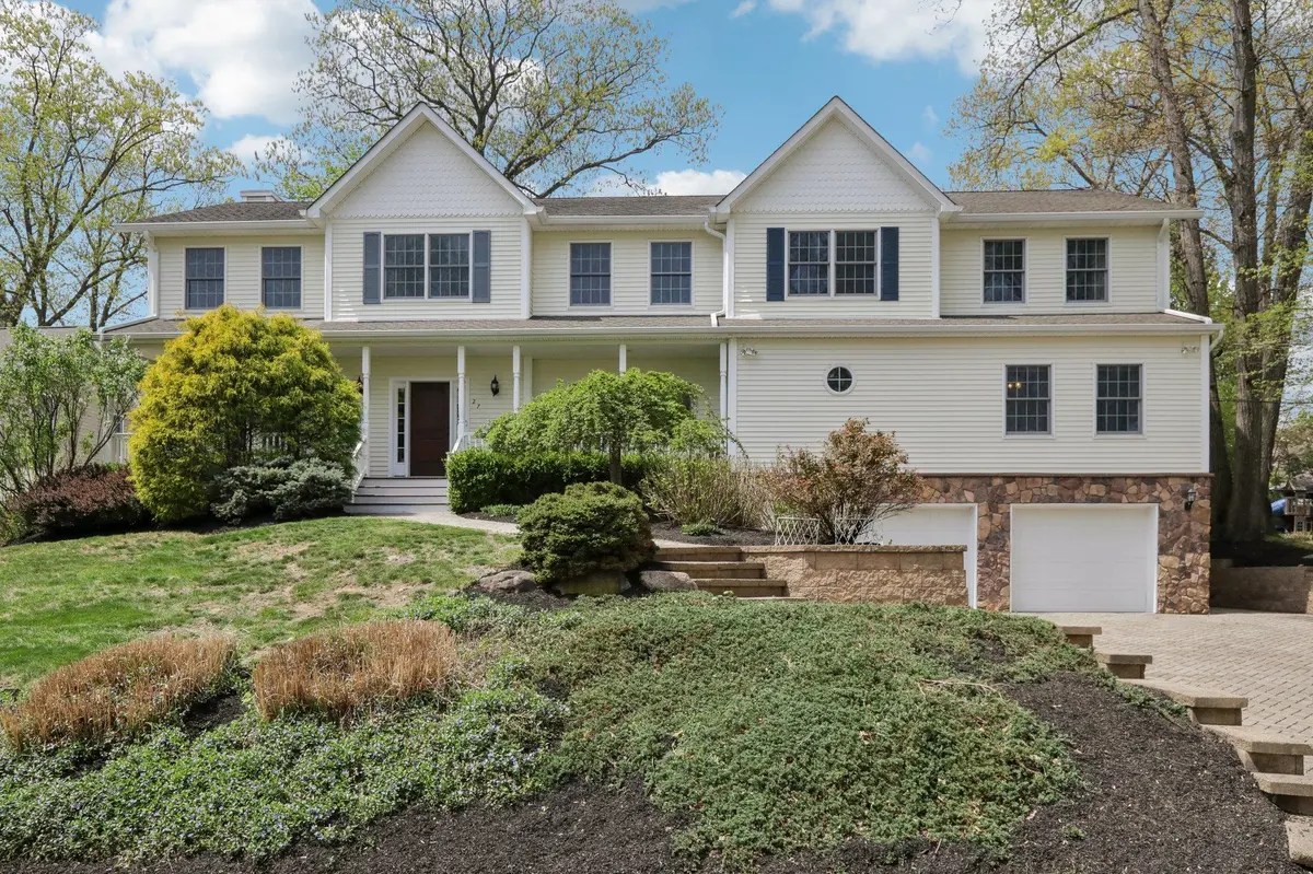27 Lindbergh LN, New City, NY 10956