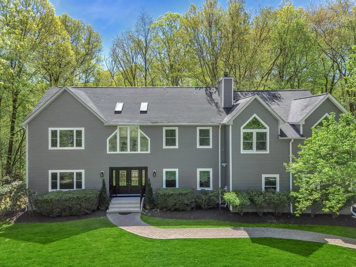 1121 Estates DR, Ossining, NY 10562
