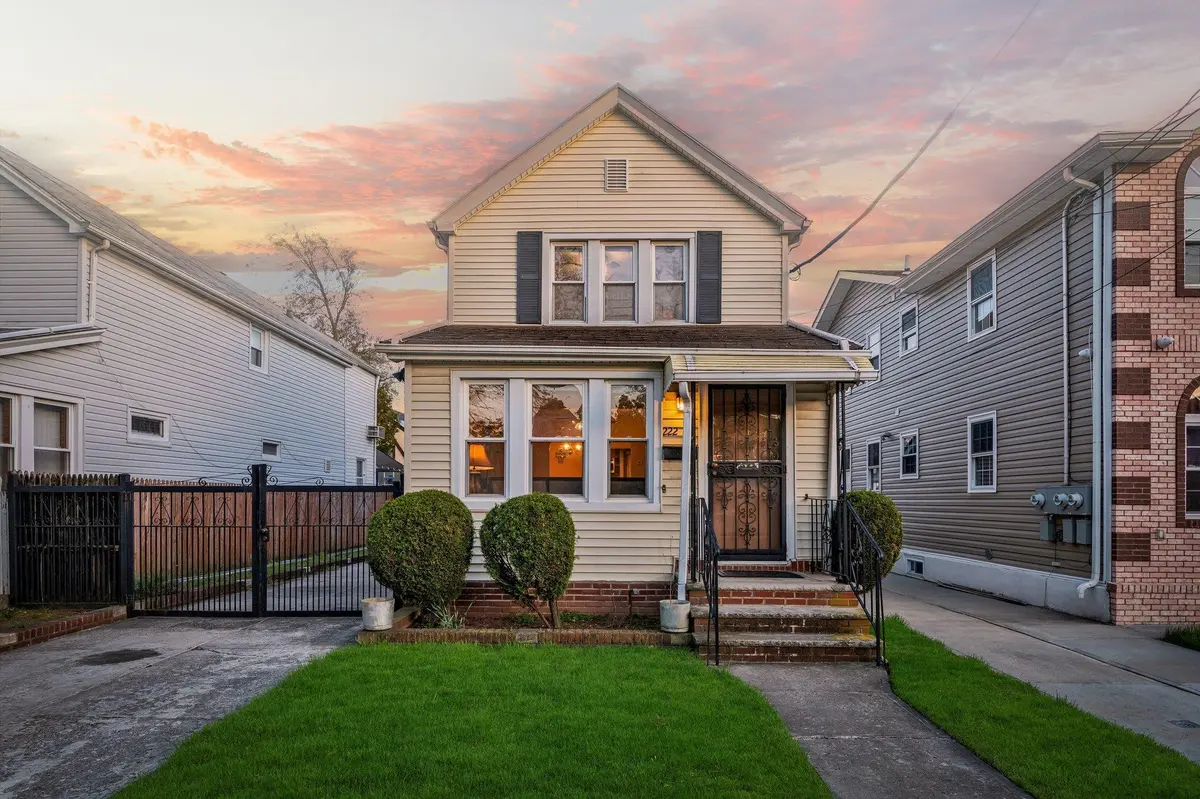 22228 Fairbury AVE, Queens Village, NY 11428