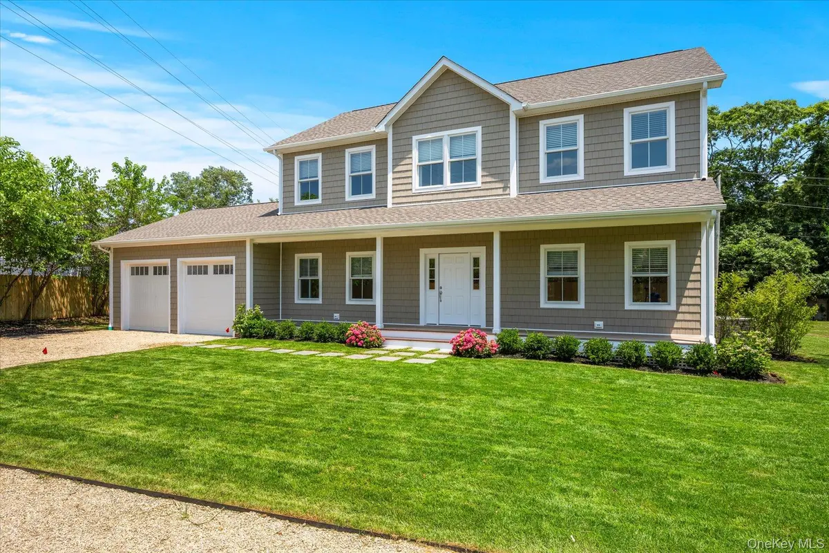7 Fanning AVE, Hampton Bays, NY 11946