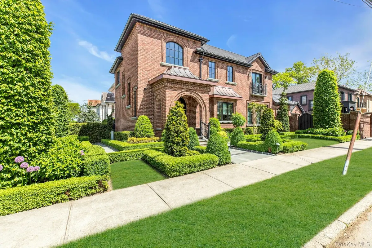 16204 12th RD, Whitestone, NY 11357
