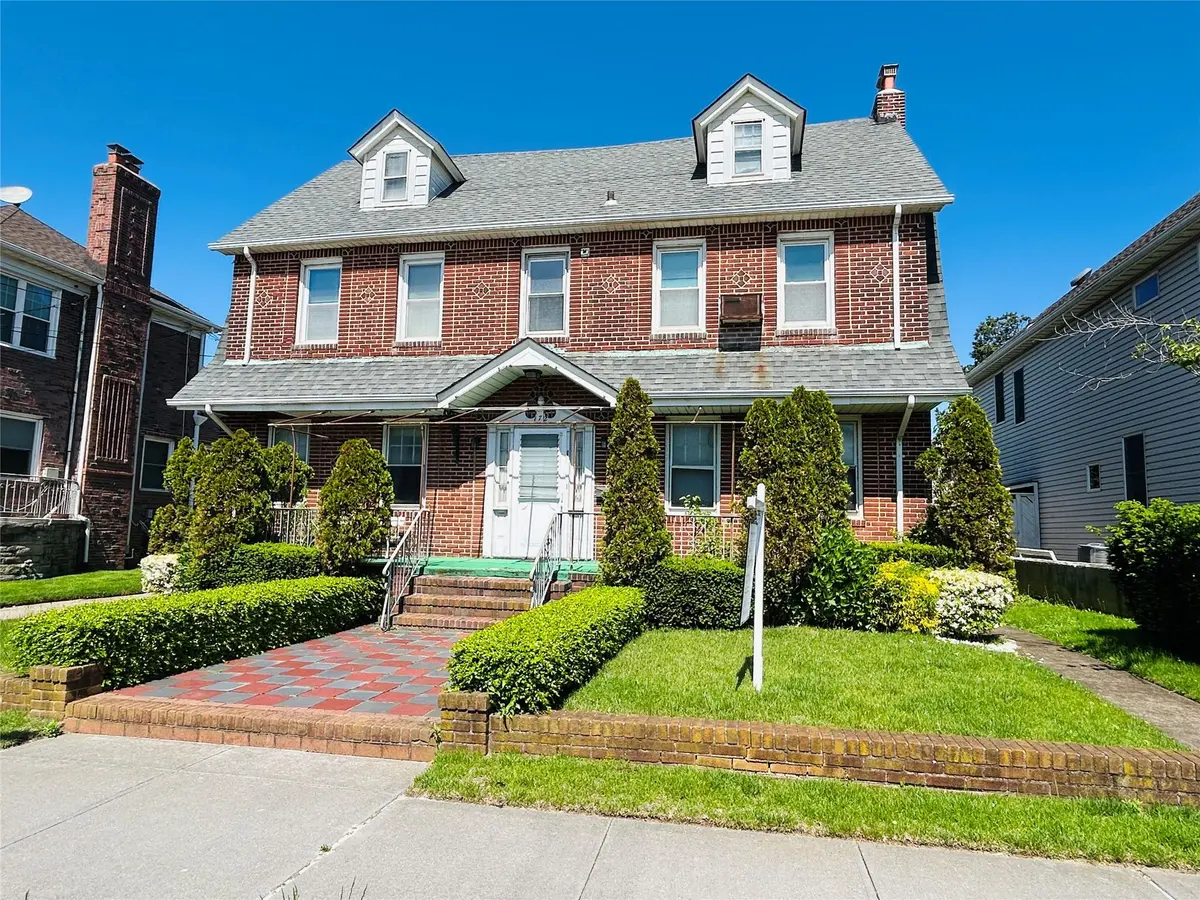 172 Beach 136th ST, Rockaway Park, NY 11694
