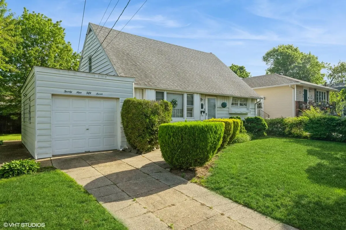 2957 Bellport AVE, Wantagh, NY 11793
