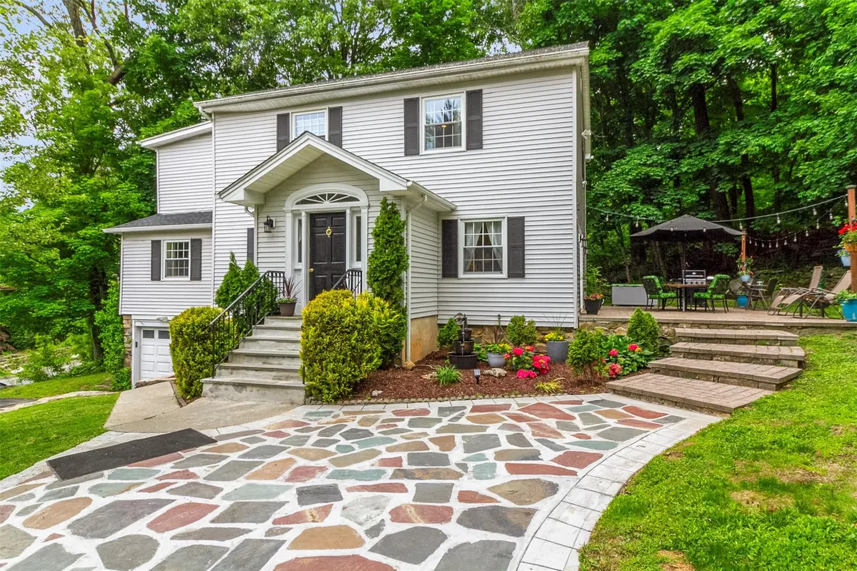93 W Lake BLVD, Mahopac, NY 10541