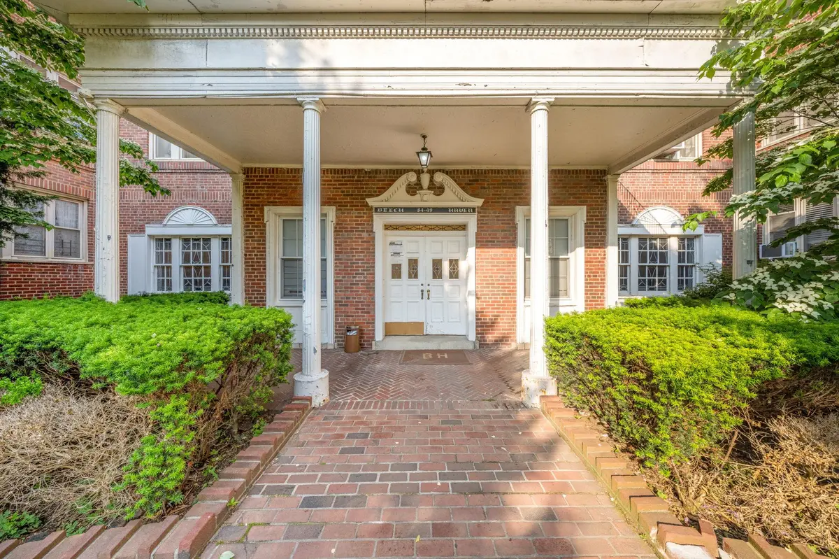 84-49 168th ST #6L, Jamaica Hills, NY 11432
