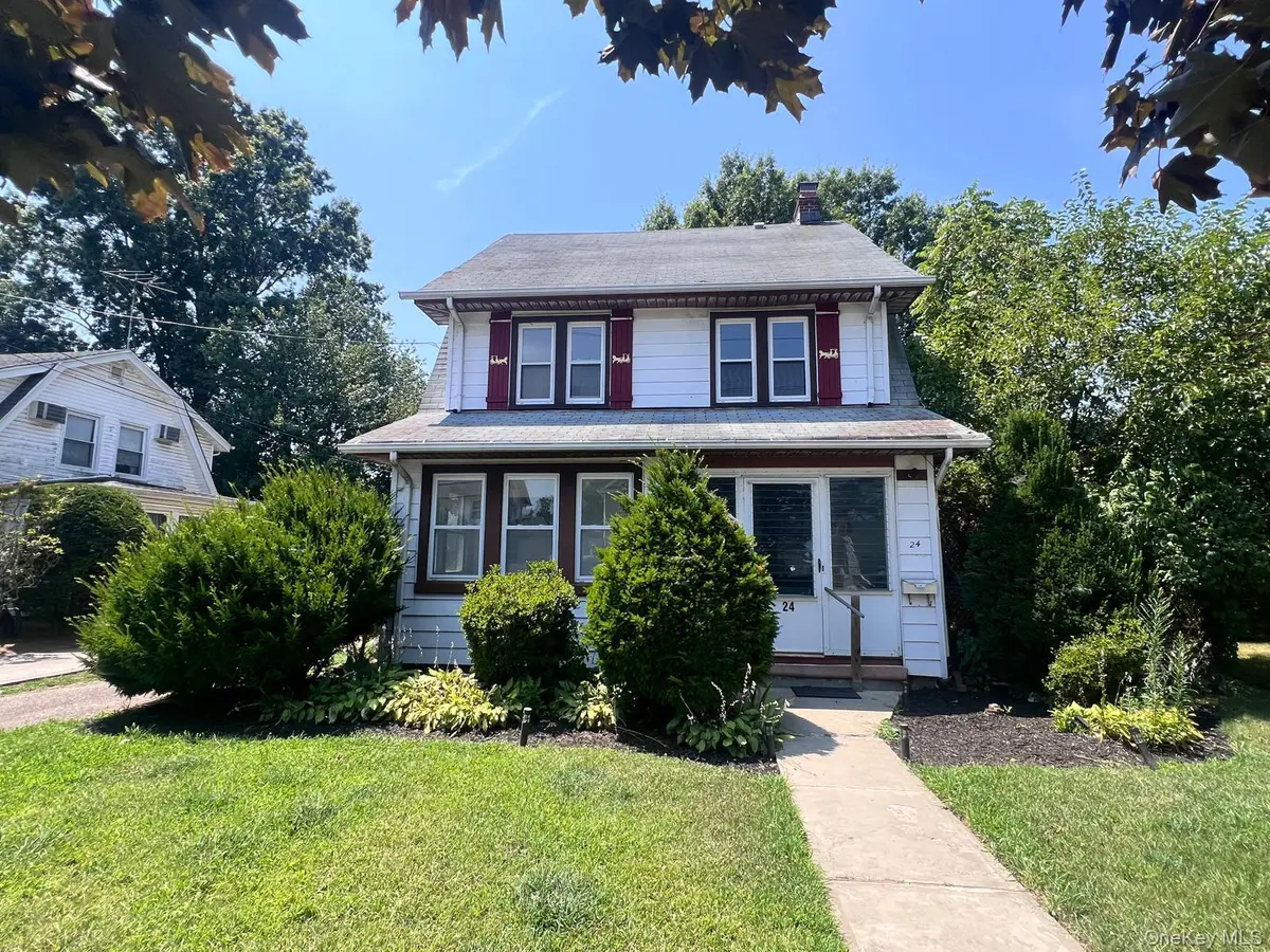 24 Parsons DR, Hempstead, NY 11550