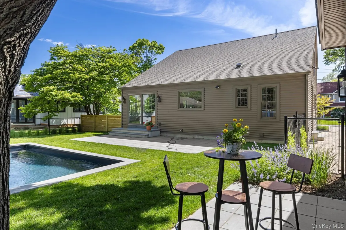 130 Sunset LN, Greenport, NY 11944