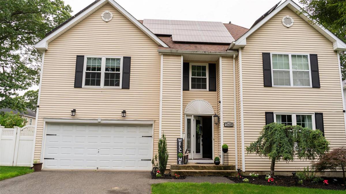 948 Orlando AVE, West Hempstead, NY 11552