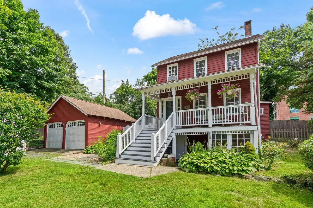 36 Maple Hill RD, Huntington, NY 11743