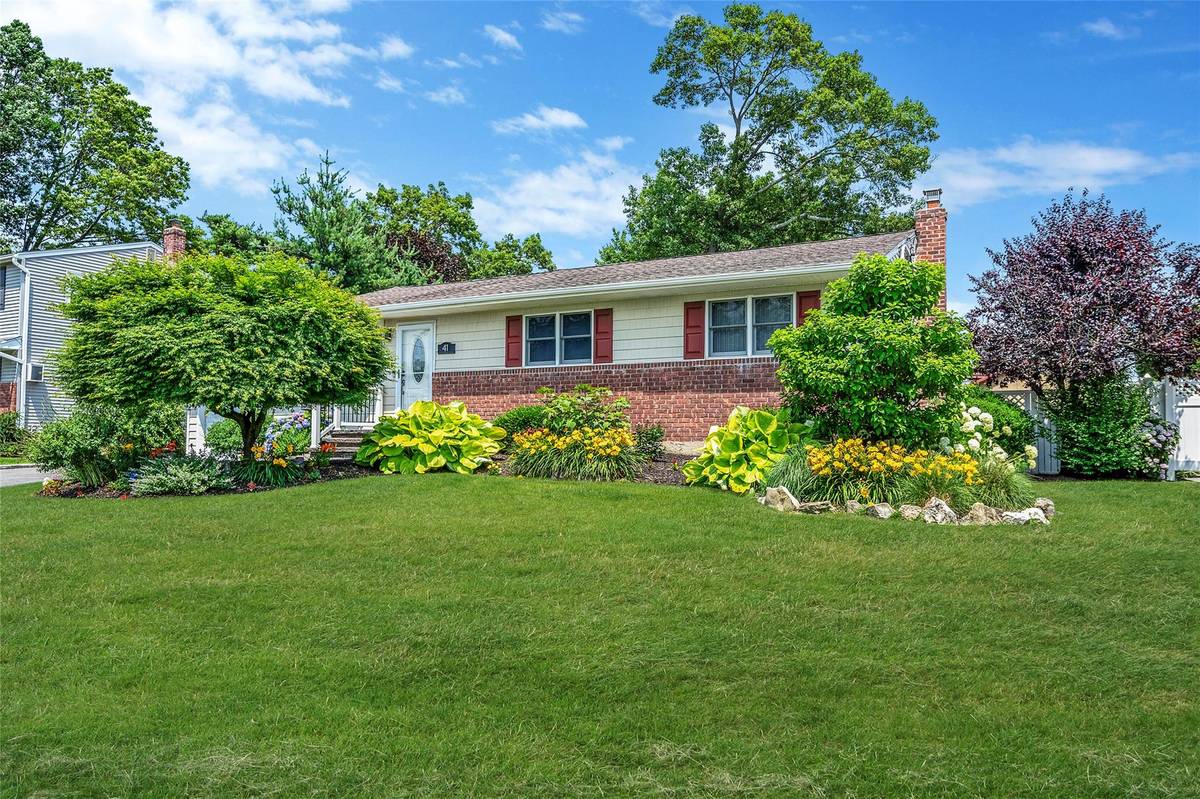 41 W 21st ST, Deer Park, NY 11729