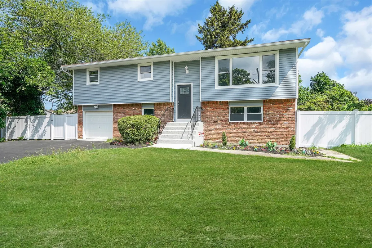 99 Tell AVE, Deer Park, NY 11729