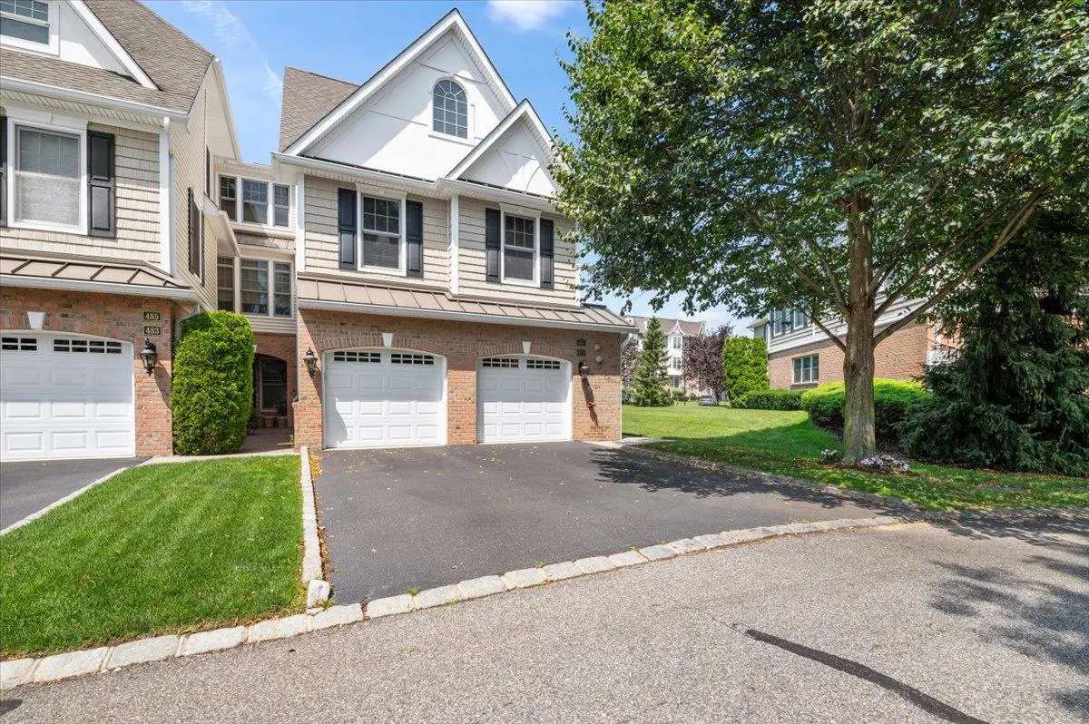 481 Pacing WAY, Westbury, NY 11590