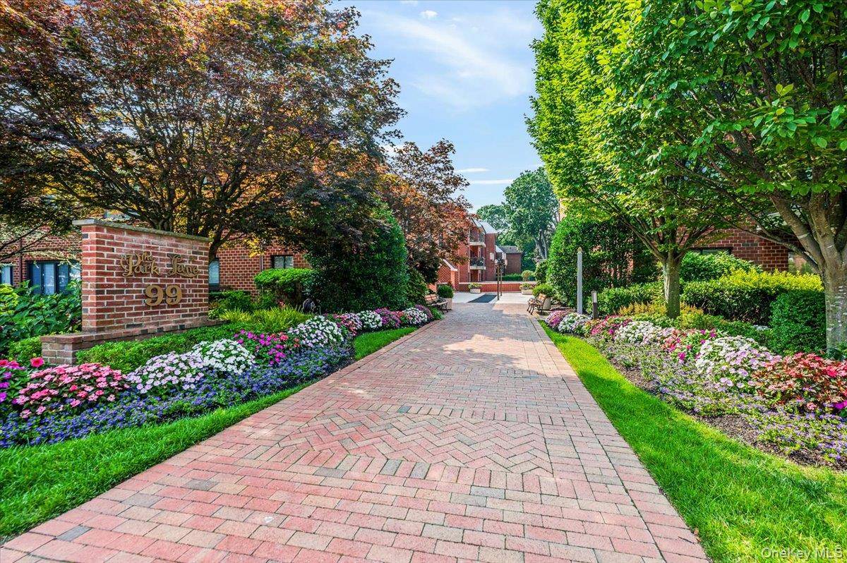99 S Park AVE #206, Rockville Centre, NY 11570