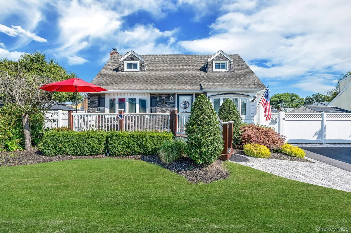 87 Ecker AVE, West Babylon, NY 11704