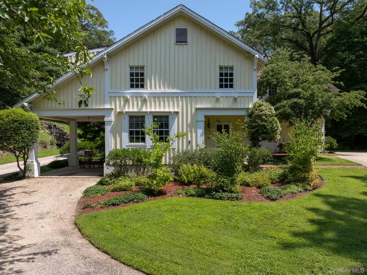 62 Cove Neck RD, Cove Neck, NY 11771