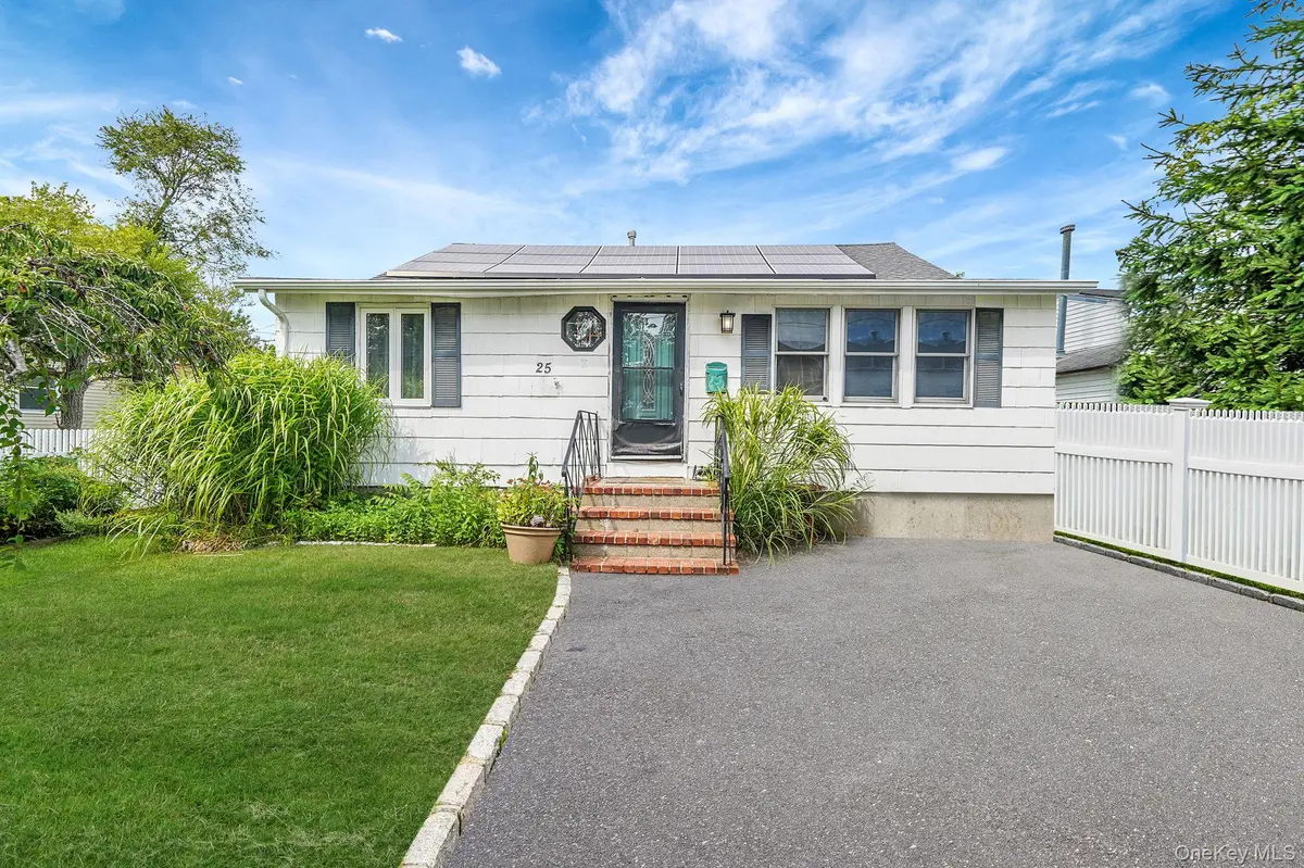 25 Patchogue ST, Patchogue, NY 11772