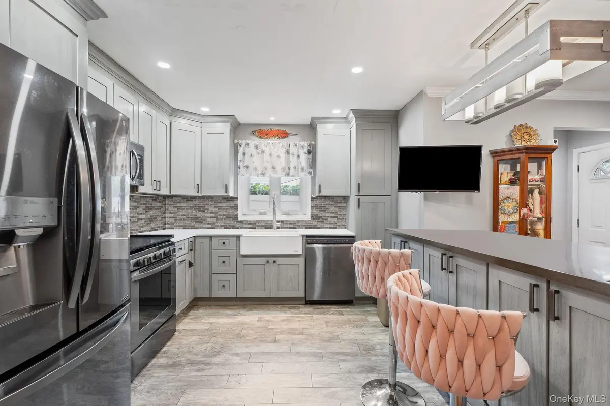 190 W Buchanan ST, Staten Island, NY 10301
