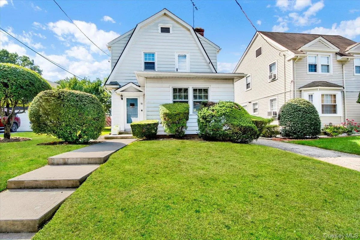 62 Dover LN, Yonkers, NY 10710