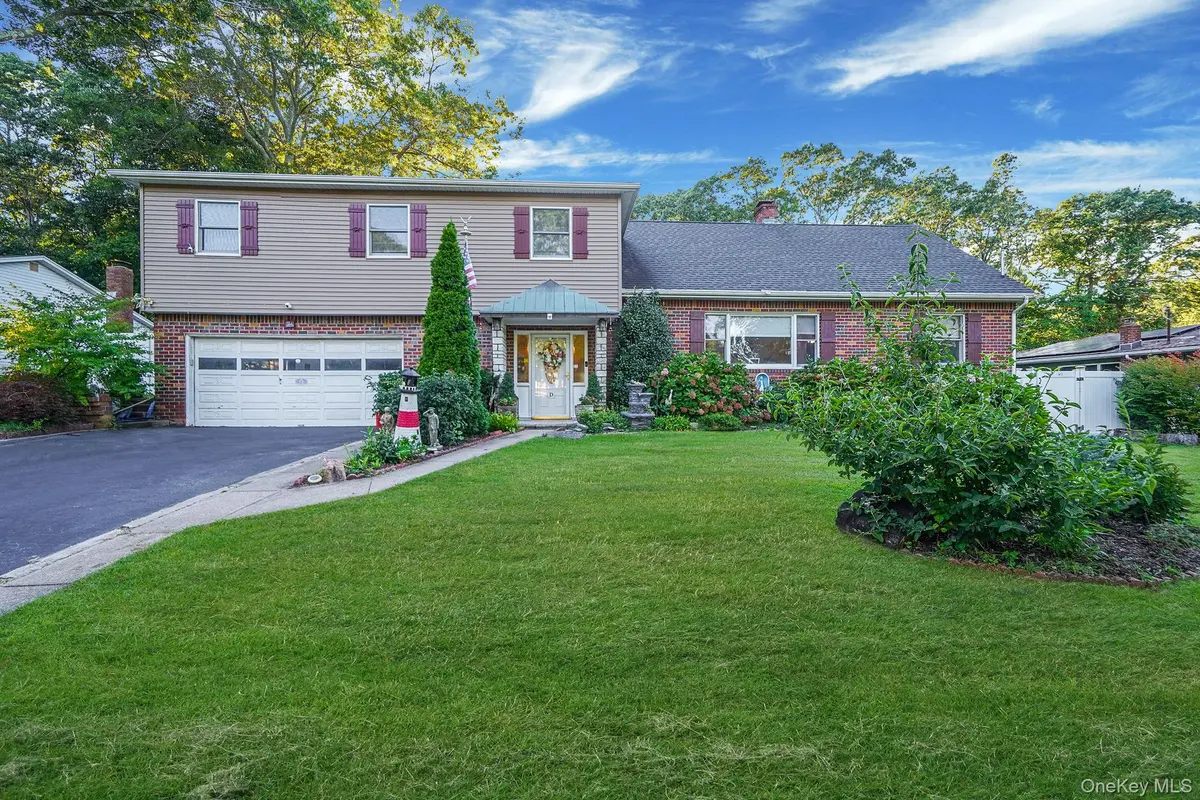 12 Water RD, Rocky Point, NY 11778