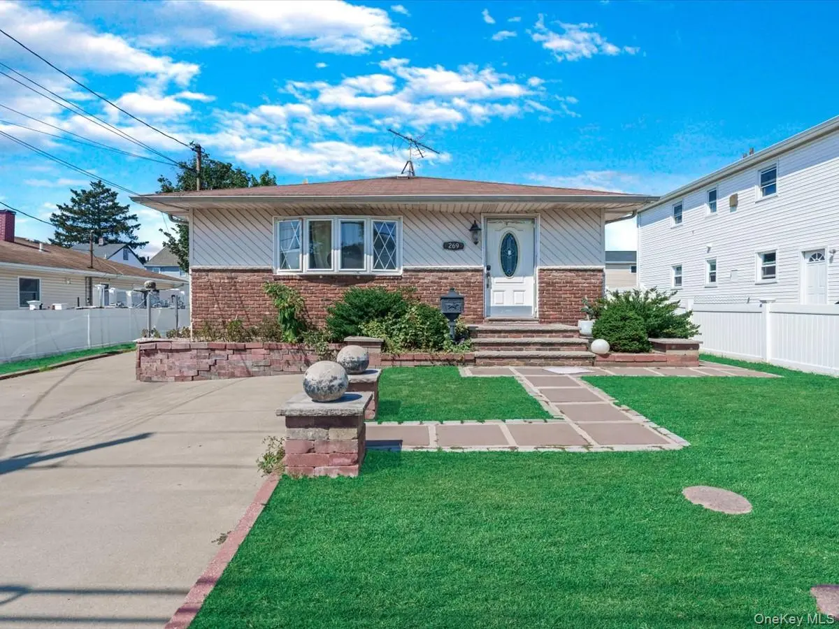 269 E Columbia ST, Hempstead, NY 11550