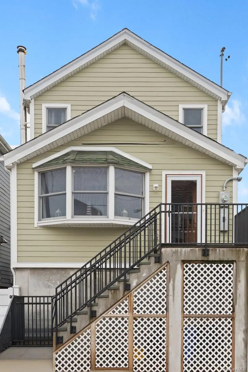 118 6th RD, Broad Channel, NY 11693