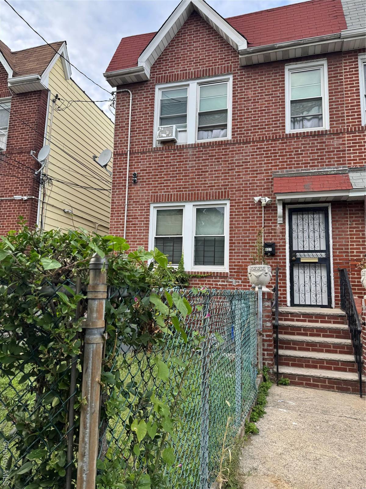 927 E 219th ST, Bronx, NY 10469