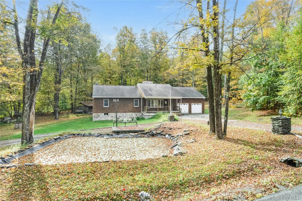 91 Decker RD, Ancram, NY 12502