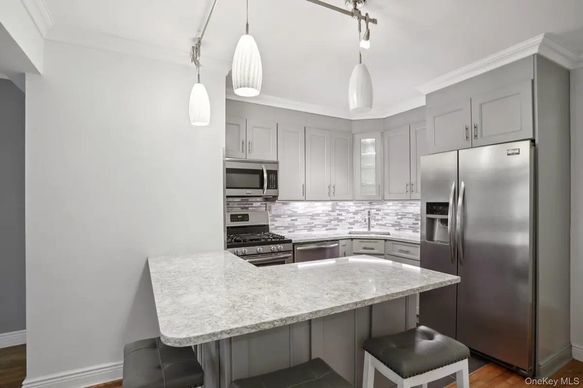 255 Bronx River RD #8J, Yonkers, NY 10704