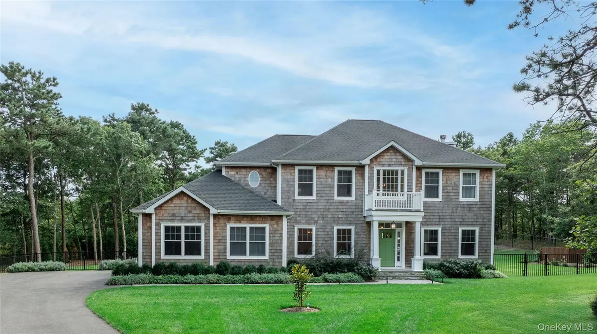 6 Clara DR, East Quogue, NY 11942
