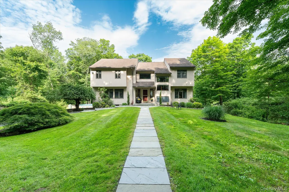 7 Dayton DR, Somers, NY 10589