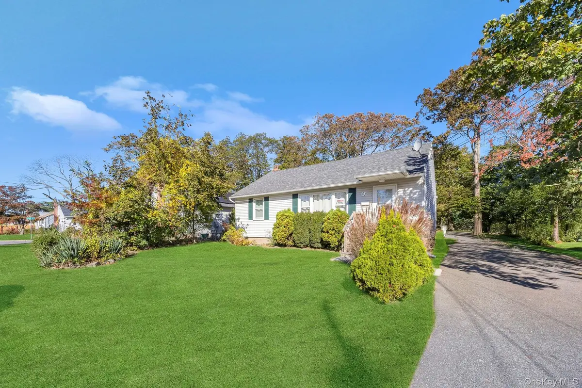 141 Davidson ST, Wyandanch, NY 11798