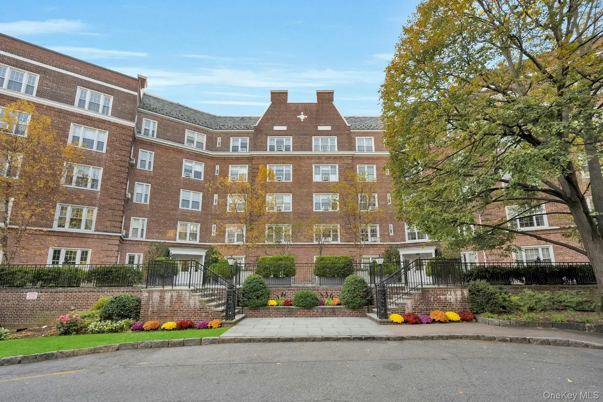 5 Midland GDNS #3M, Bronxville, NY 10708