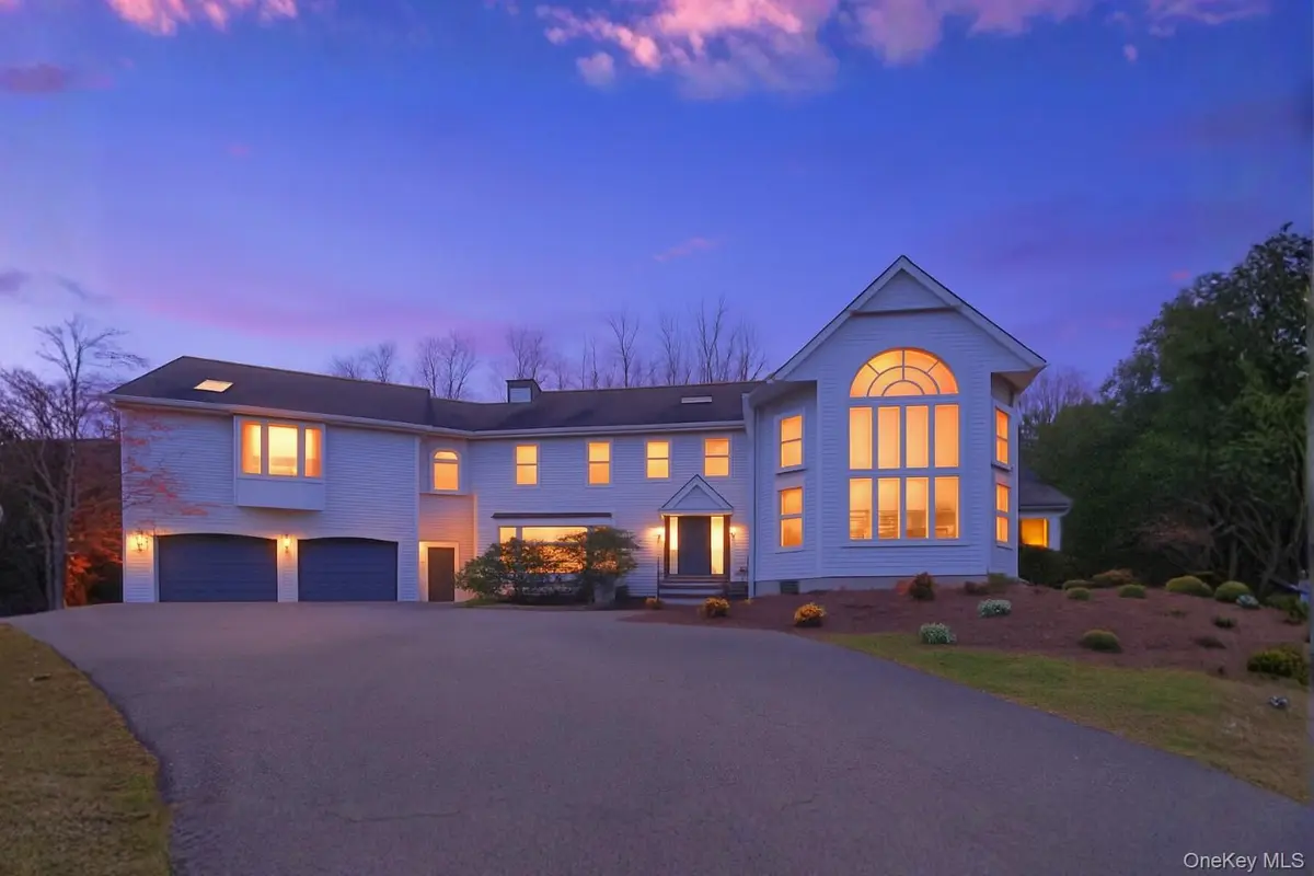 7 Dickson LN, Bedford Corners, NY 10549
