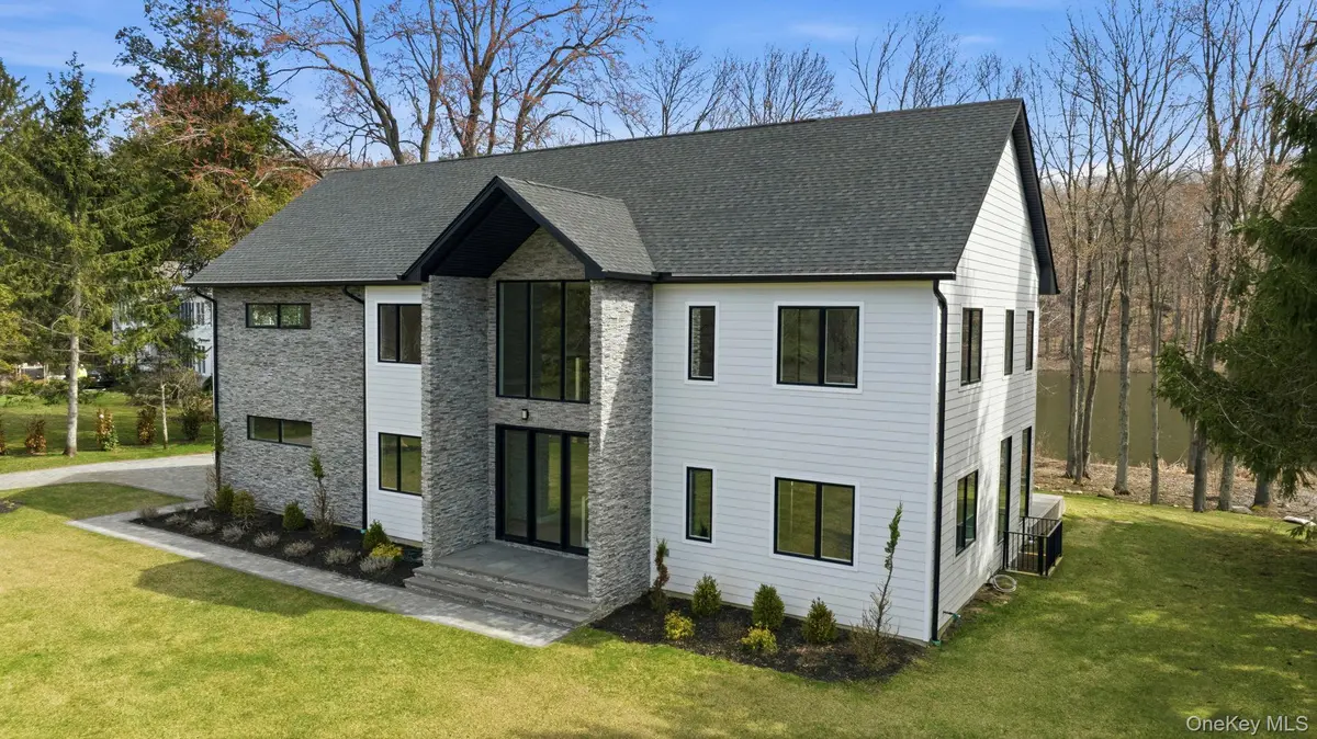88 Byram Ridge RD, Armonk, NY 10504