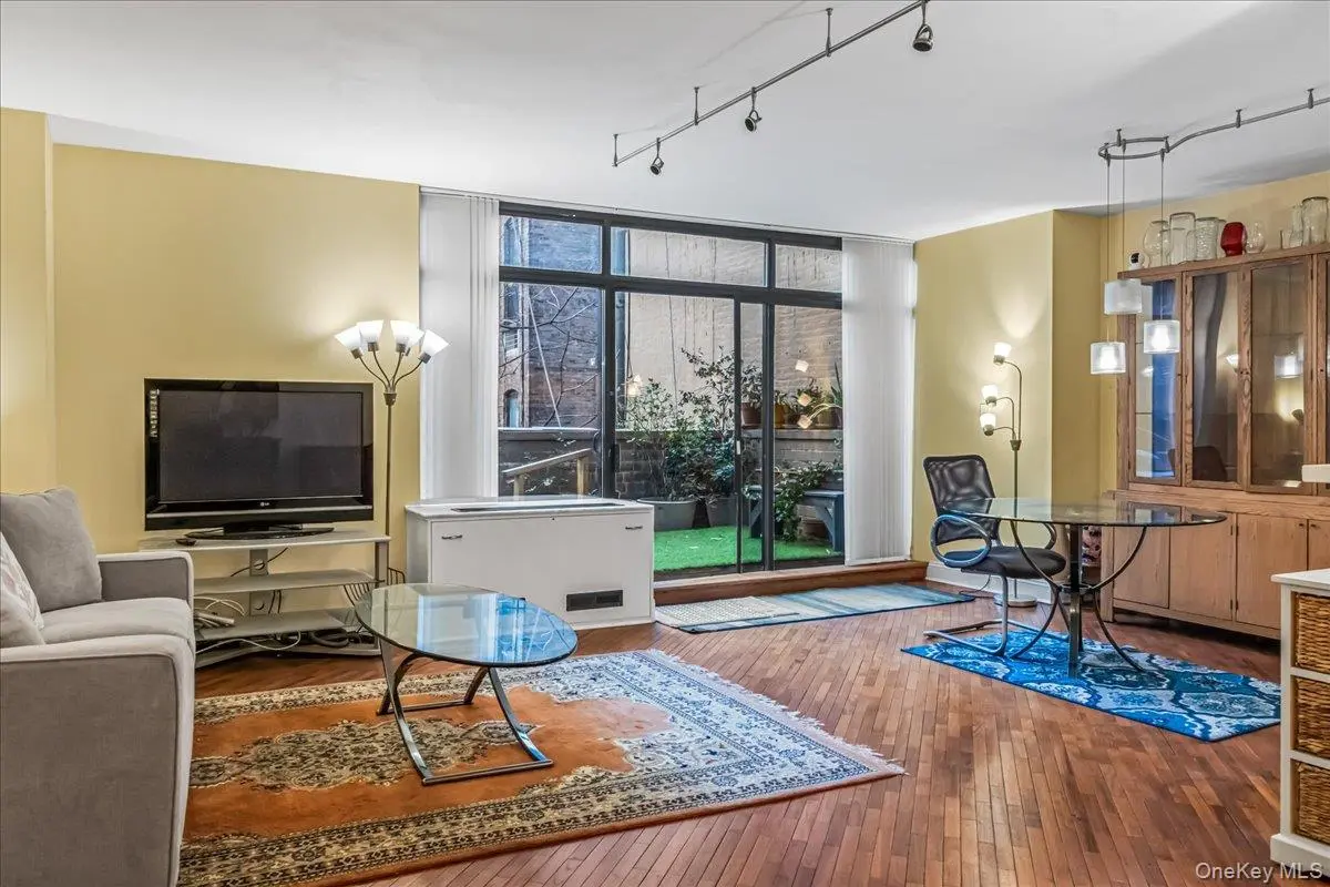 400 E 70th ST #201, New York (manhattan), NY 10021