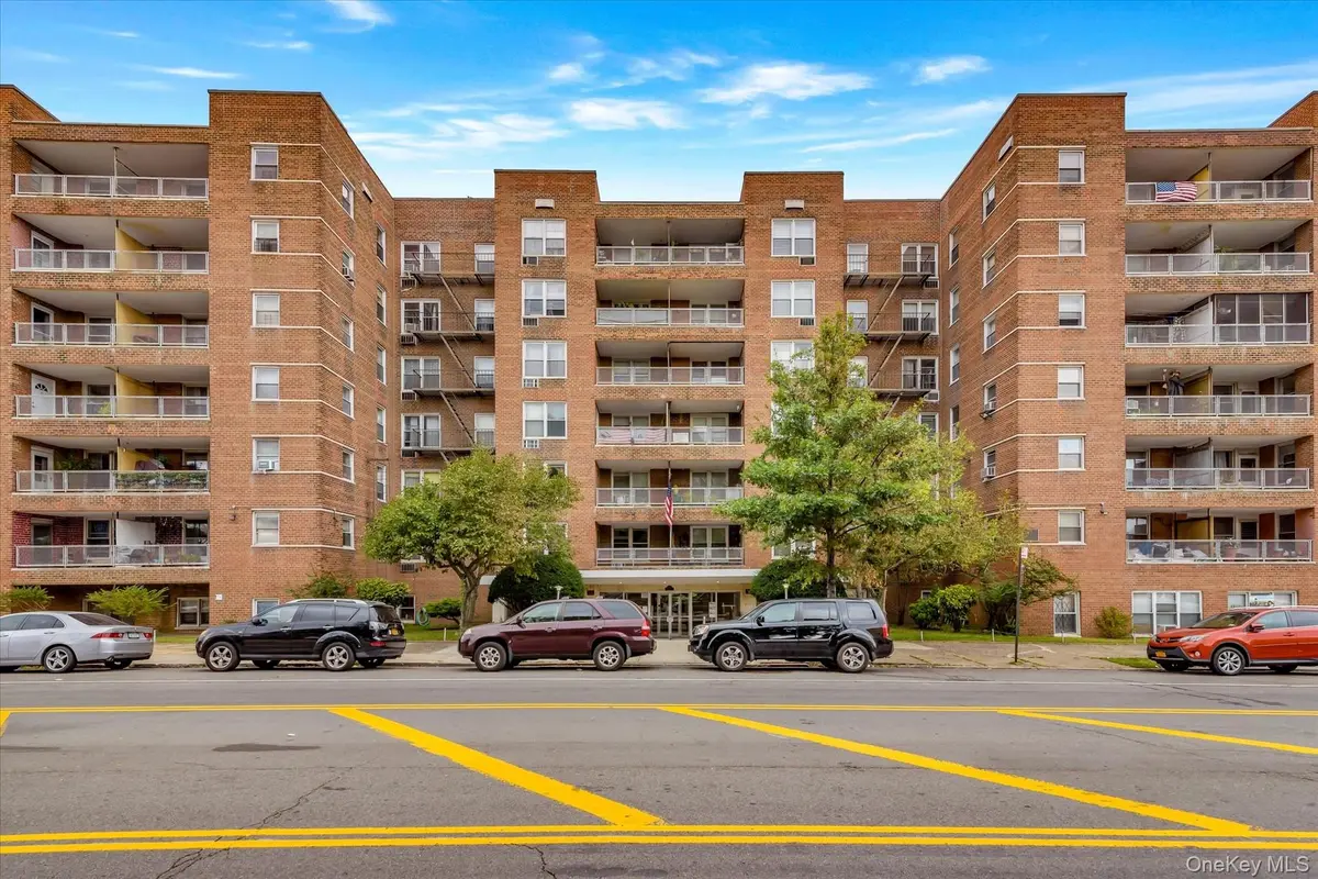 60-11 Broadway #L6, Woodside, NY 11377