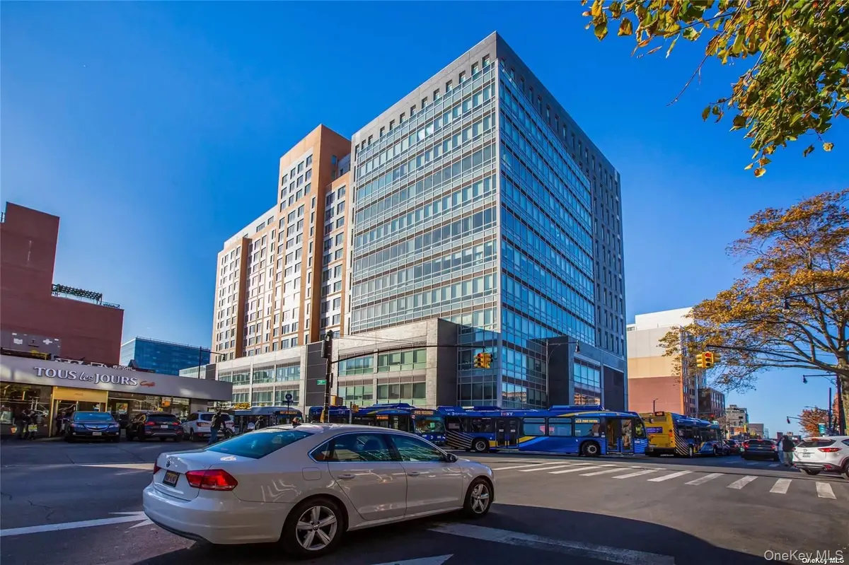 138-35 39th AVE #16K, Flushing, NY 11354