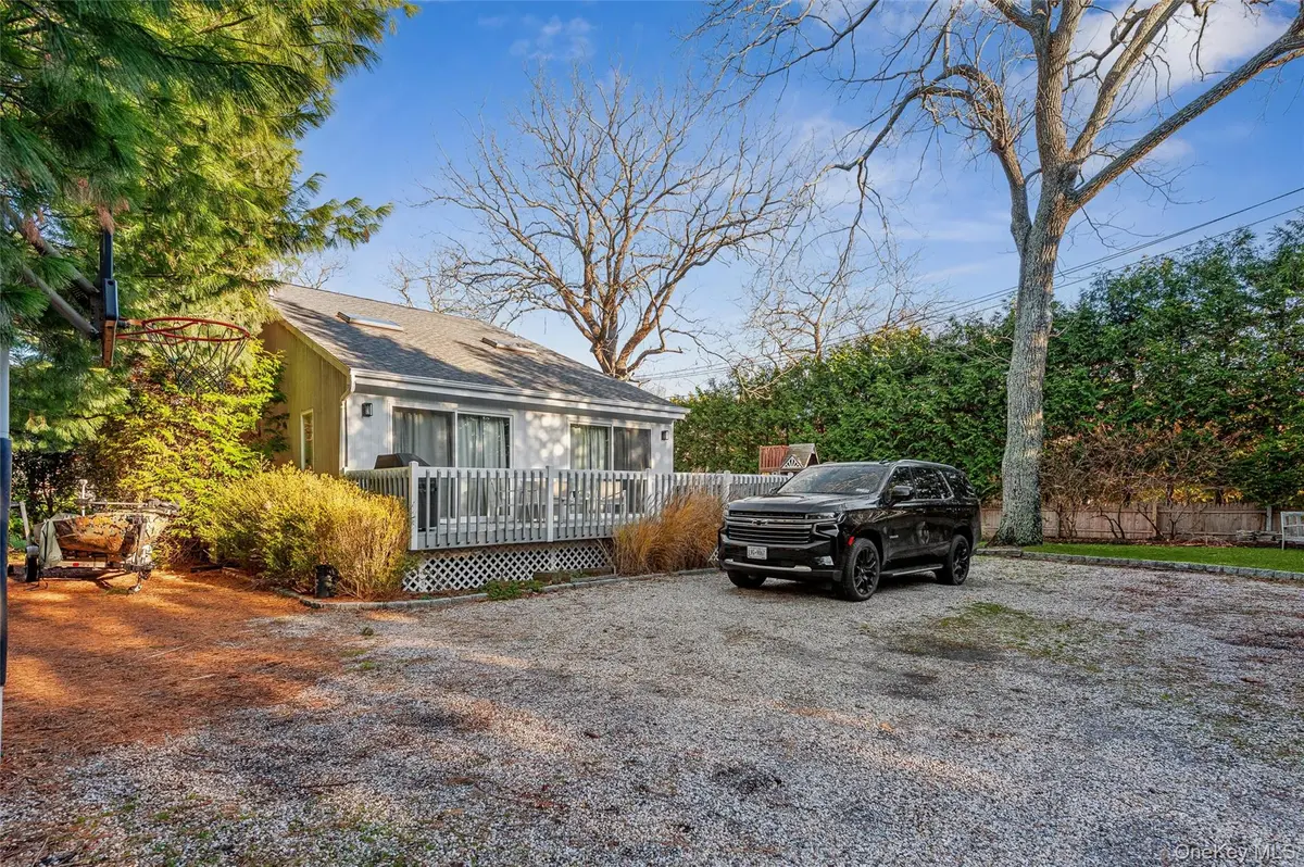 6 Shore Road, Southampton, NY 11968