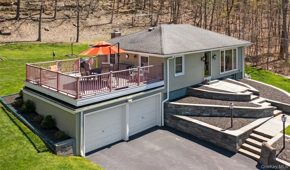 412 Vosenkill RD, Athens, NY 12015