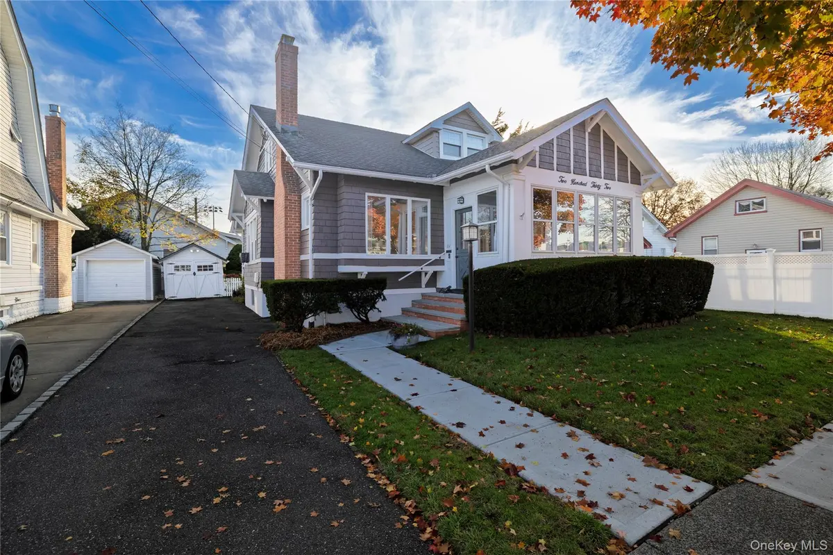 232 Sherman ST, Lynbrook, NY 11563