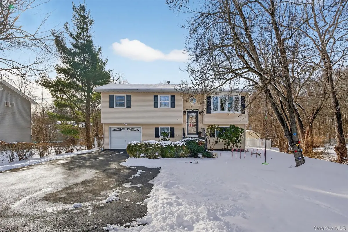 95 Sutton Park RD, Poughkeepsie, NY 12603