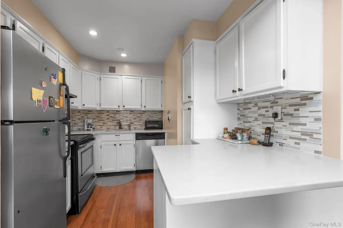 166-31 9th Ave #8A, Beechhurst, NY 11357