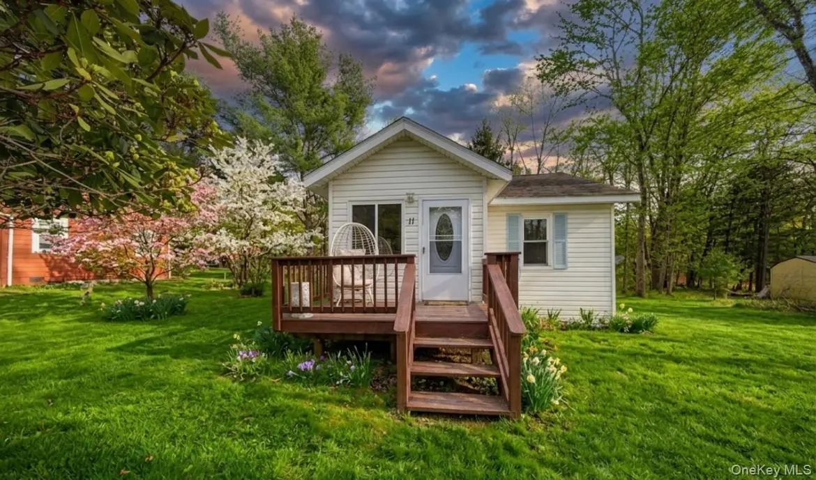 11 Apache LN, Ferndale, NY 12734