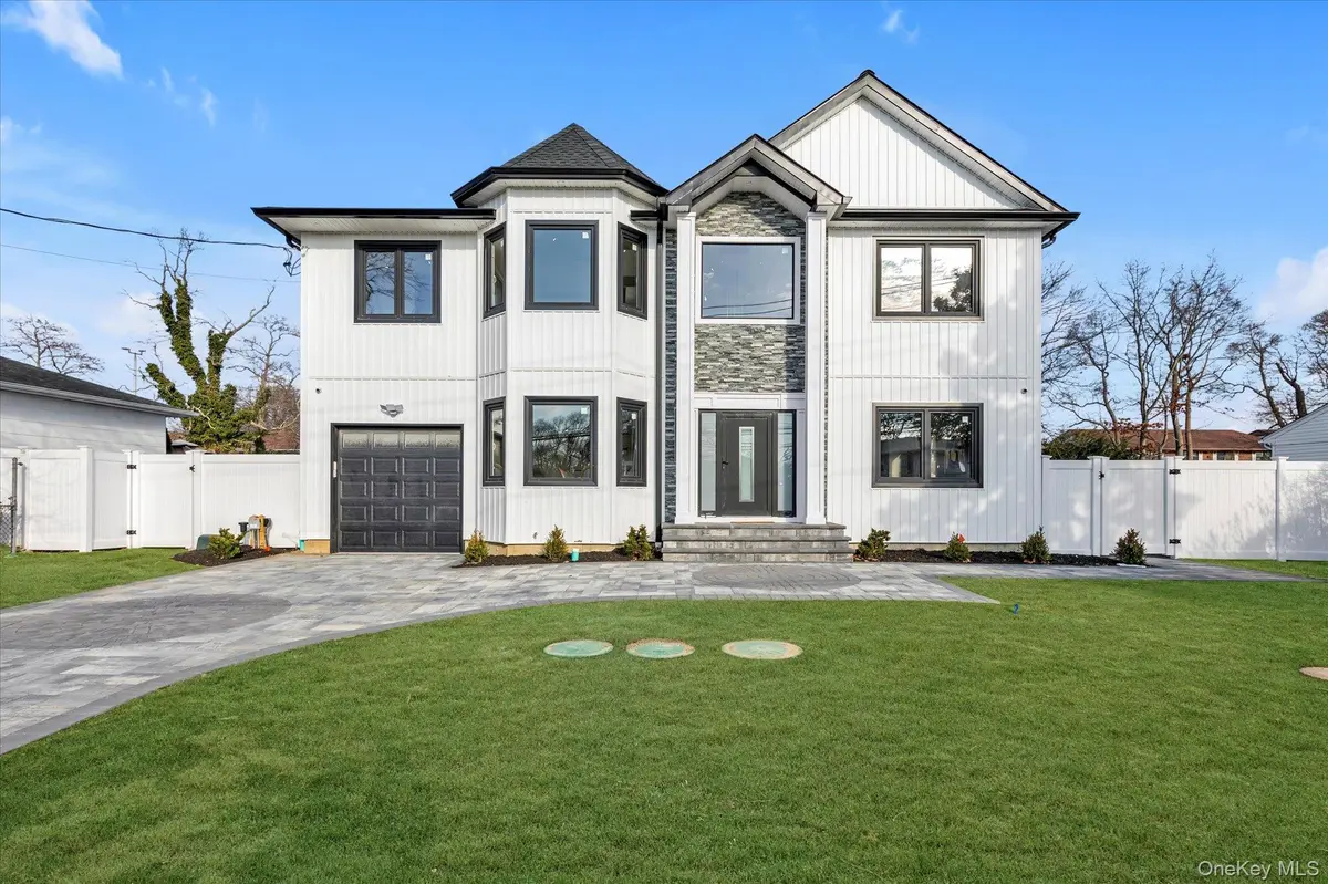 47 Tell AVE, Deer Park, NY 11729
