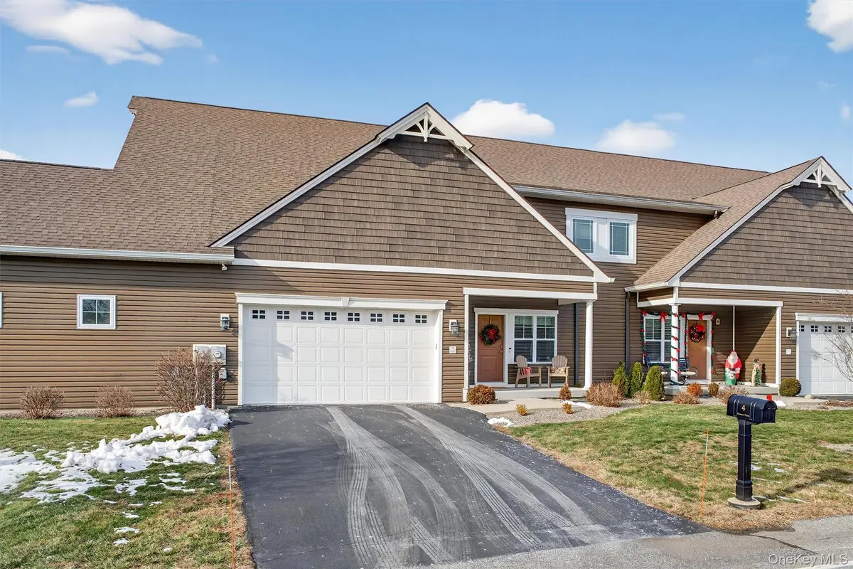 4 Strasser PL, Campbell Hall, NY 10916