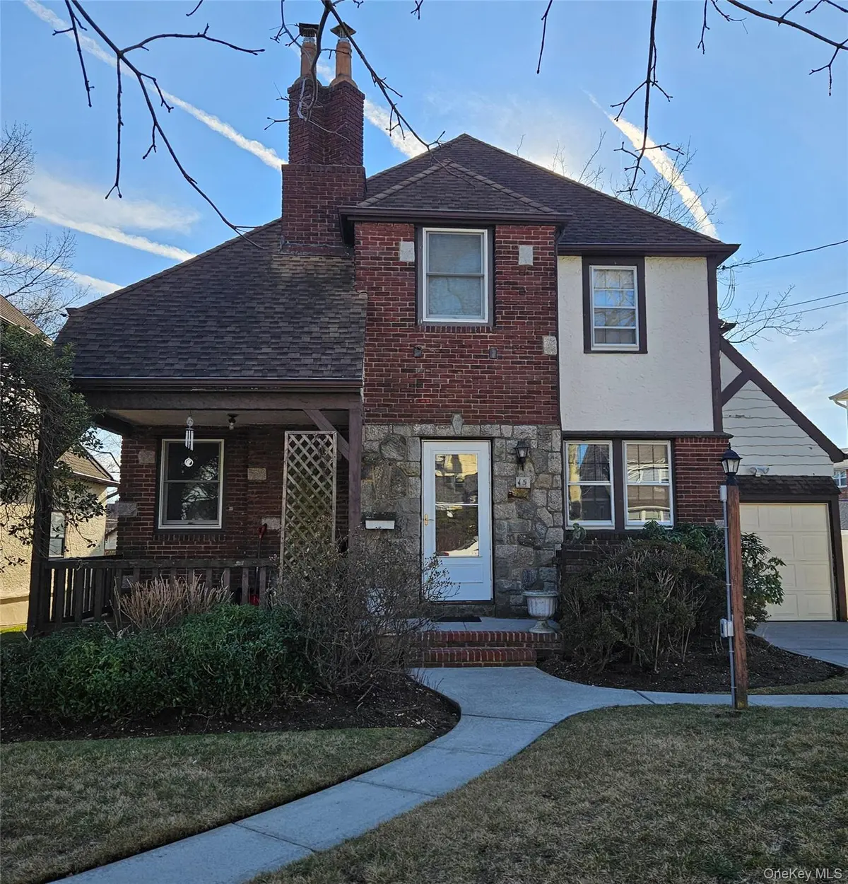 15 Donald PL, East Rockaway, NY 11518