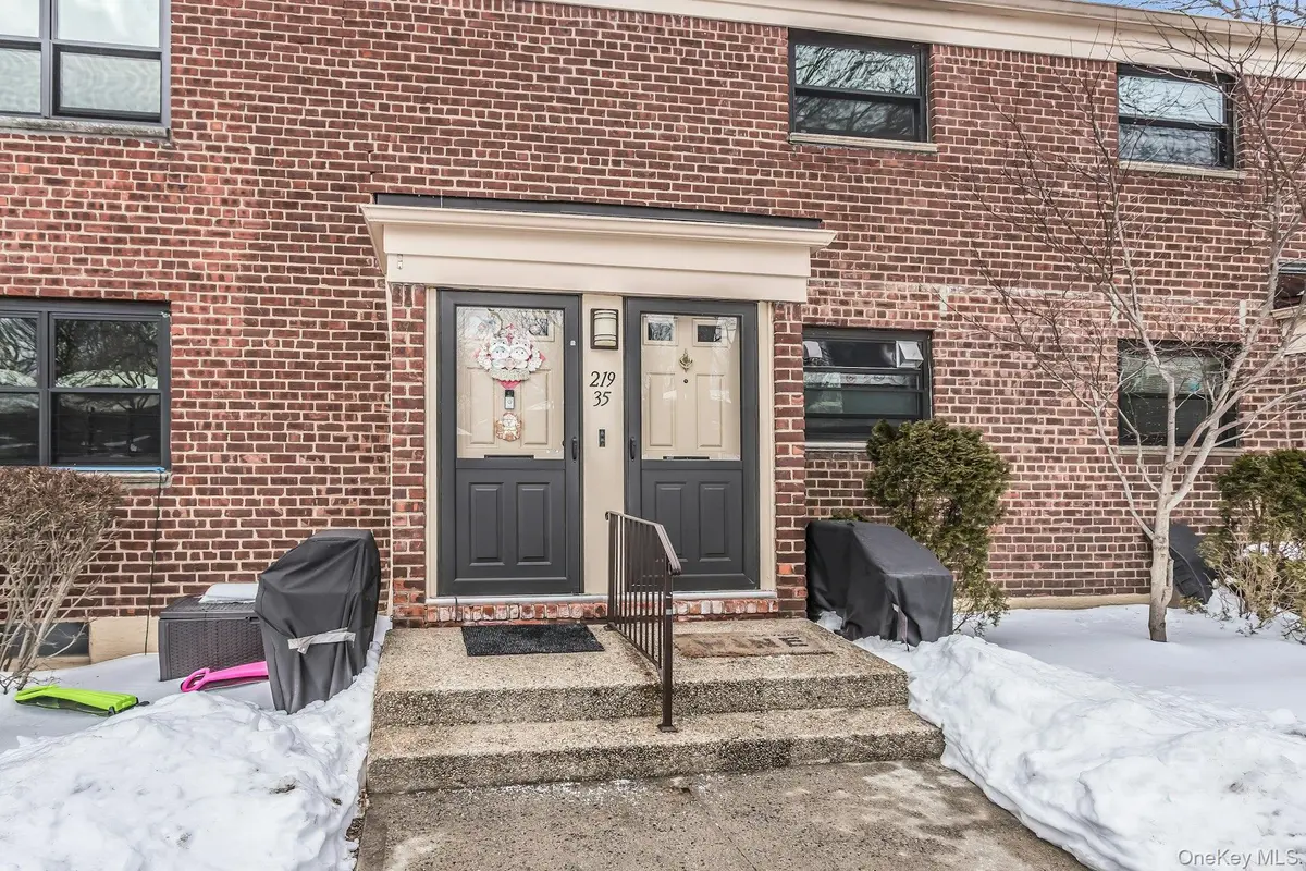 219-35 75th AVE #299B2, Oakland Gardens, NY 11364